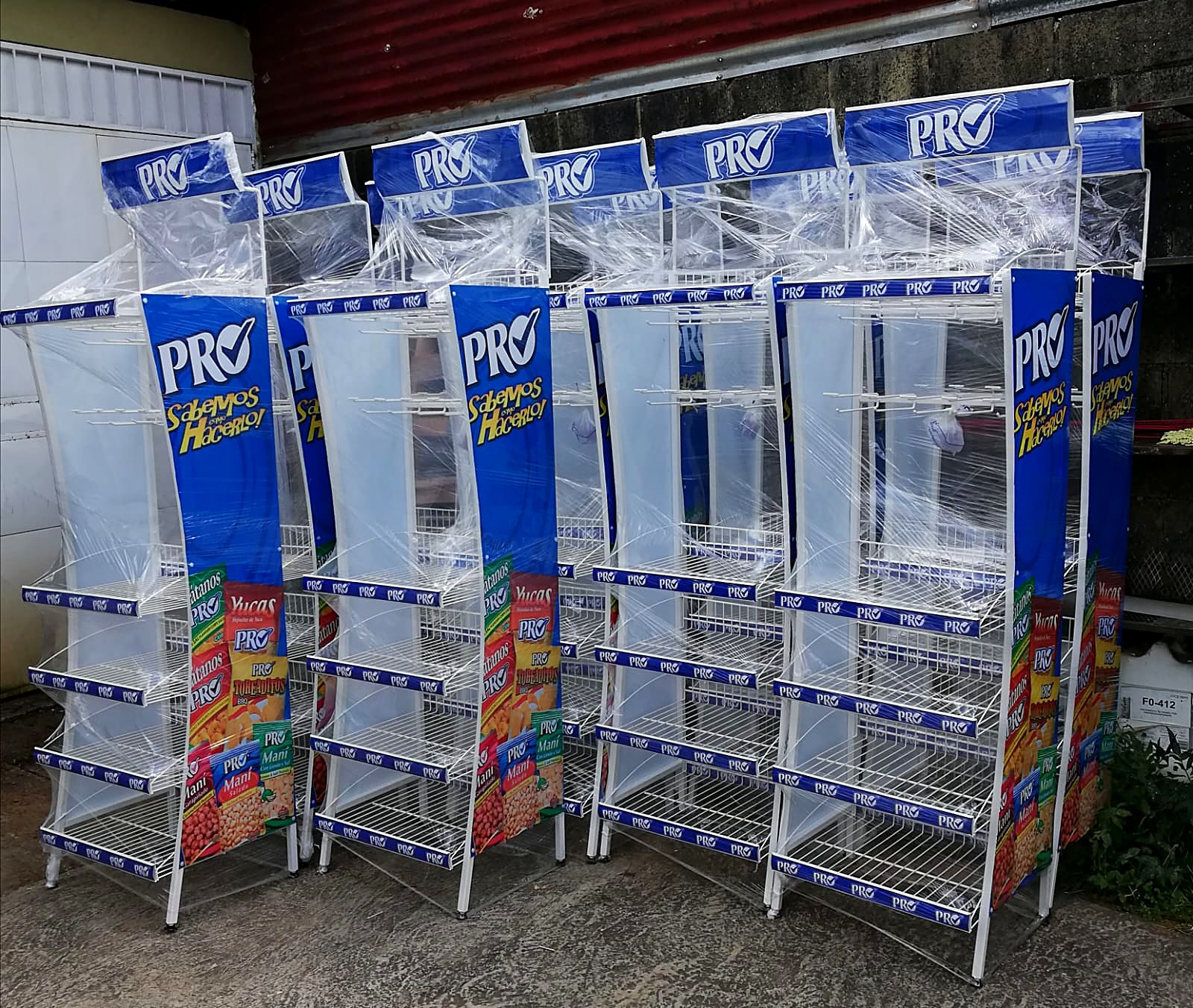 Exhibidores PRO empacados para entrega