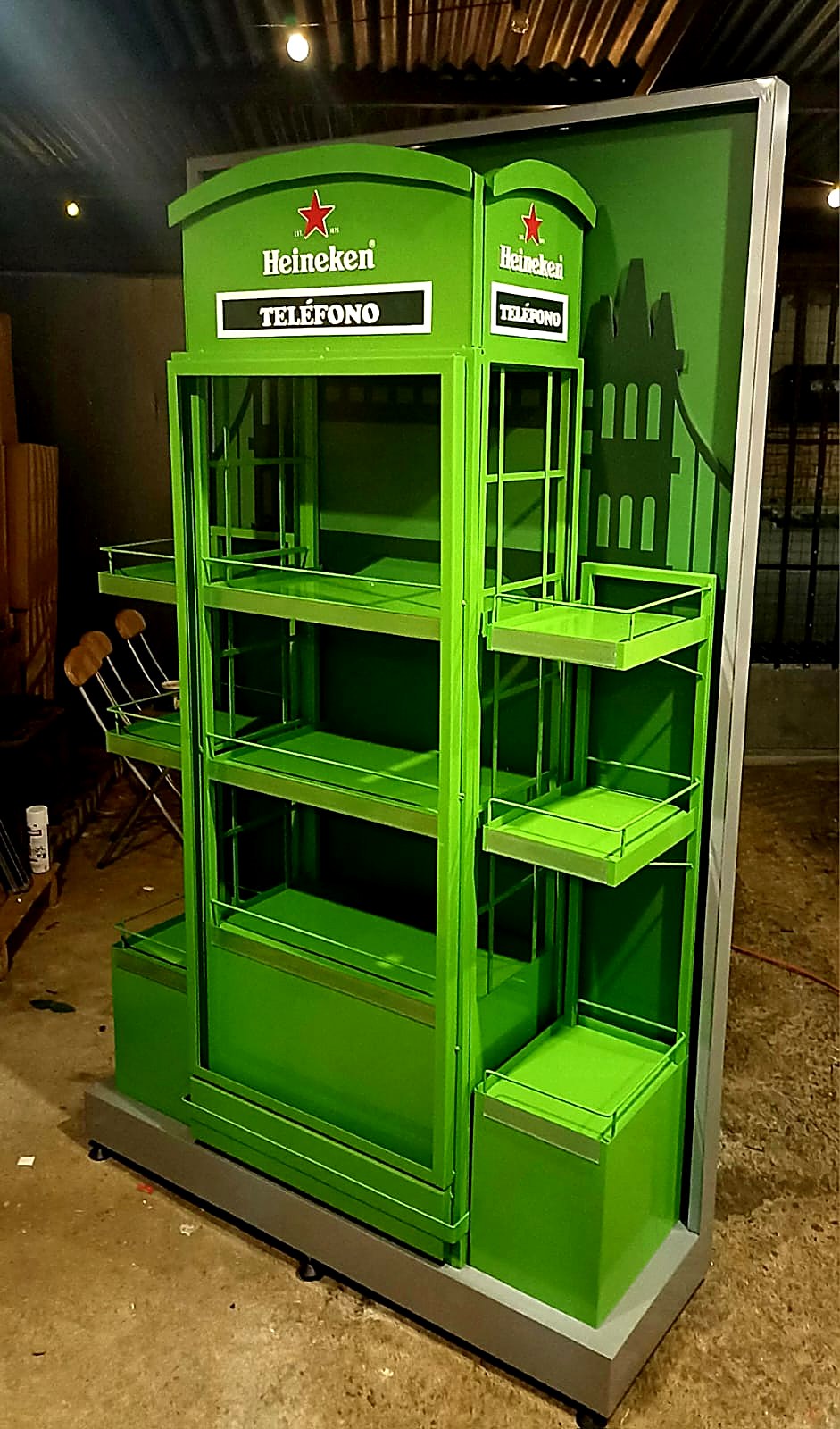 Exhibidor cabina Heineken
