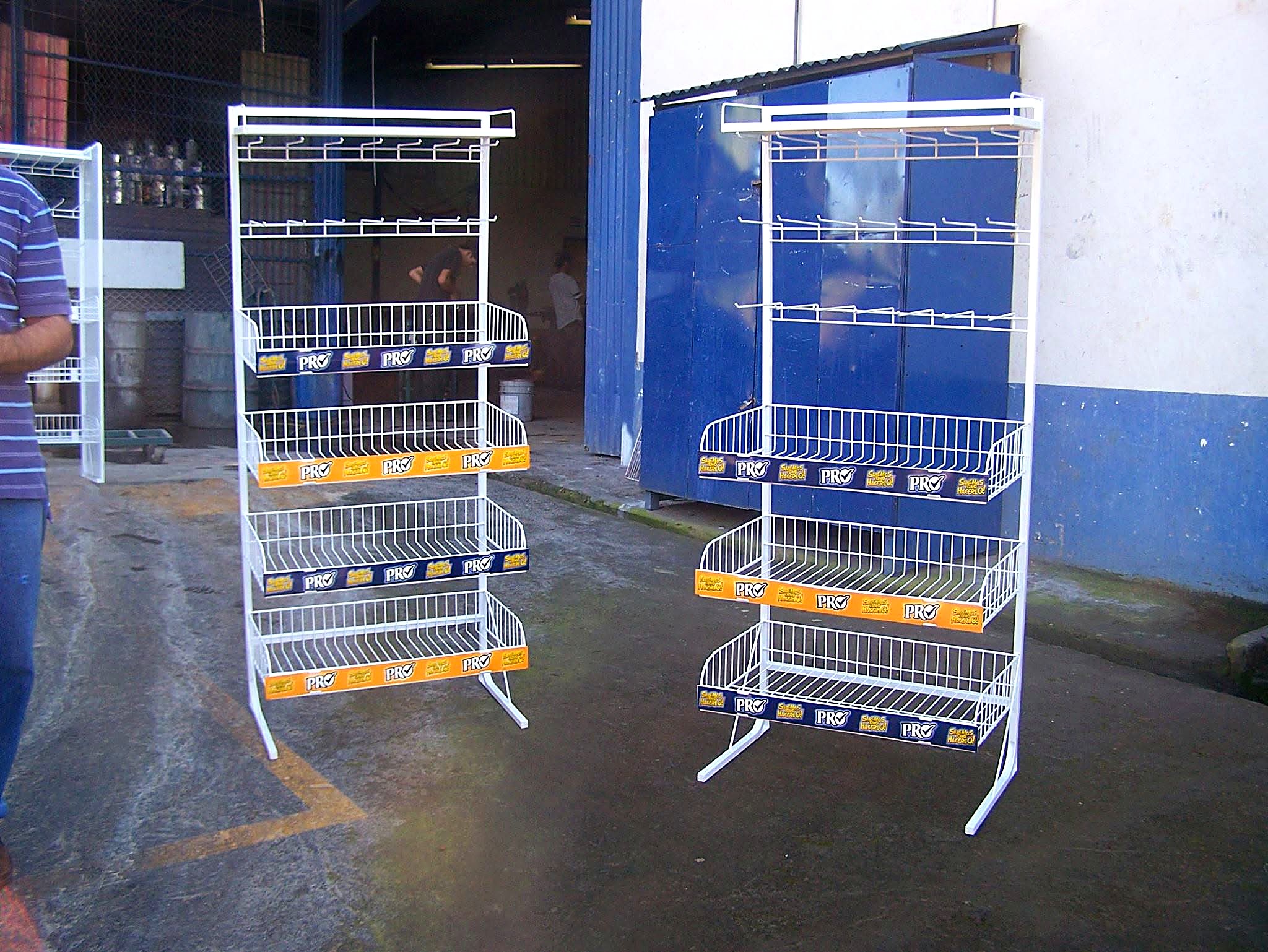 Racks metálicos para tienda